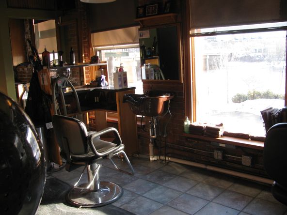 94 Main St, Auburn, ME 04210
